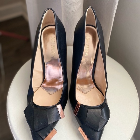 Women’s Black Pointed Toe Bow Pumps High Heels Size 9.5 - Picture 10 of 12